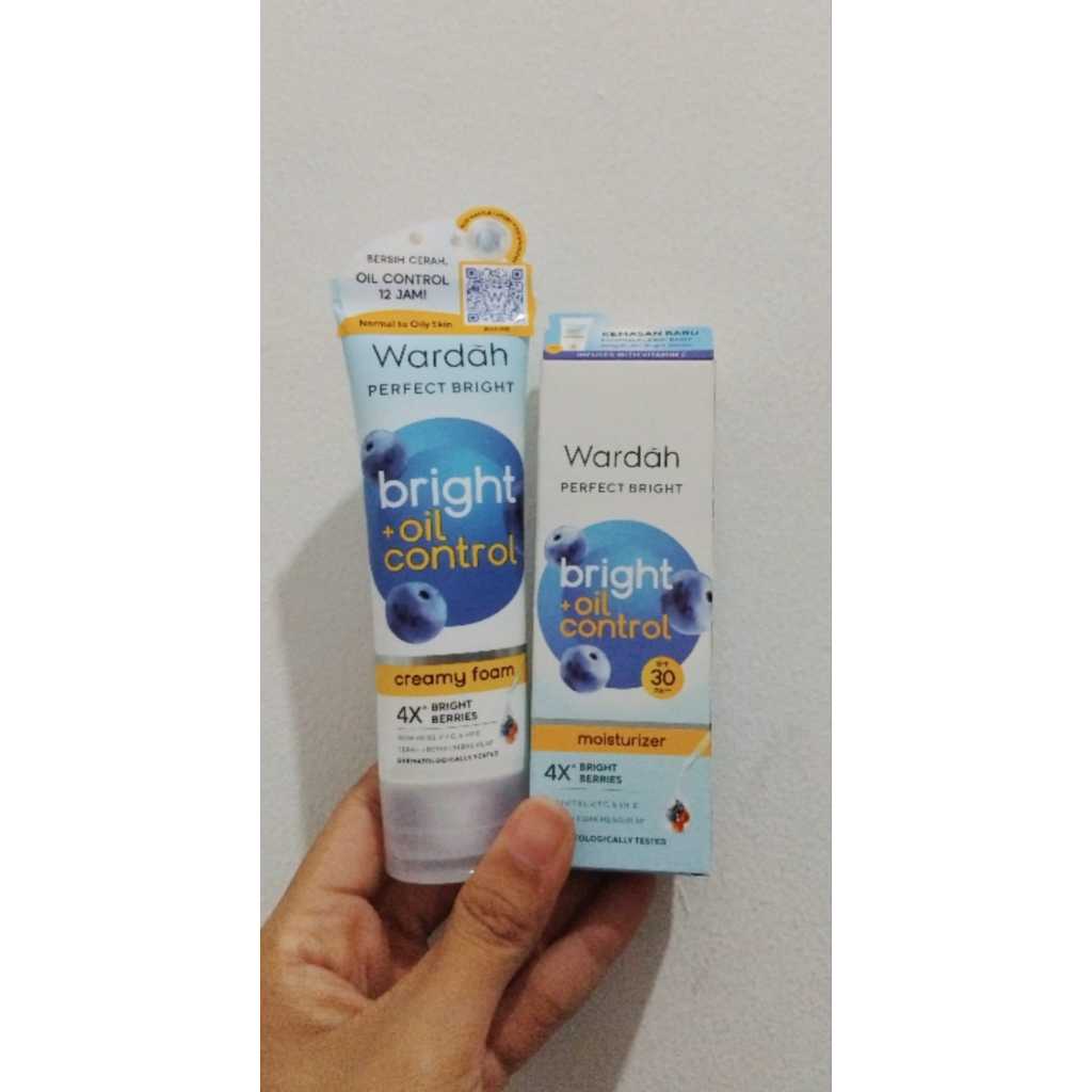 Wardah Paket Perfect Bright Moisturizer SPF 30 + Creamy Foam Oil Control 50ml