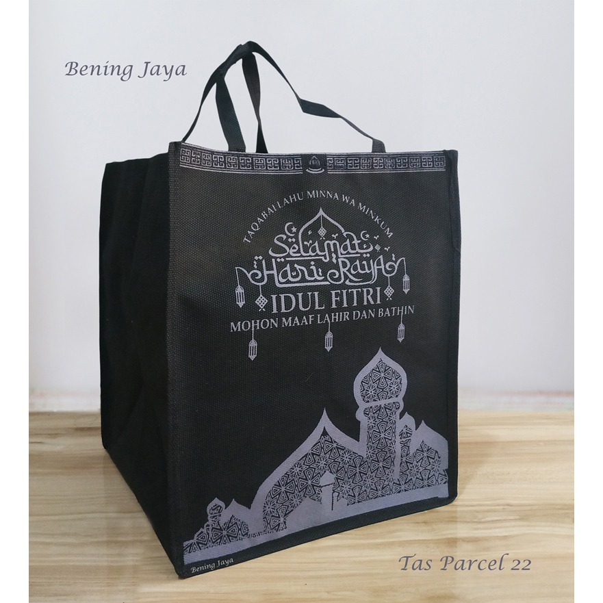 

Tas Goodie Bag Pita 22 Kotak Parcel Lebaran Idul Fitri Hitam Silver