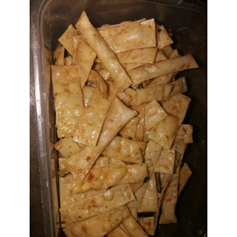

keripik pangsit pedas aroma daun jeruk nipis