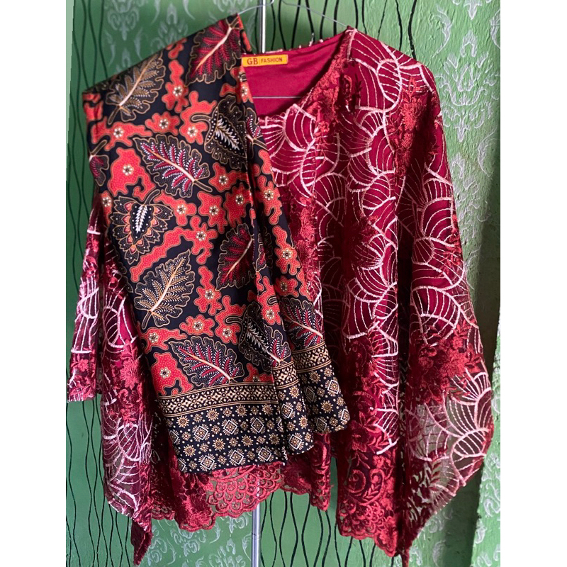 PL kebaya dan rok lilit