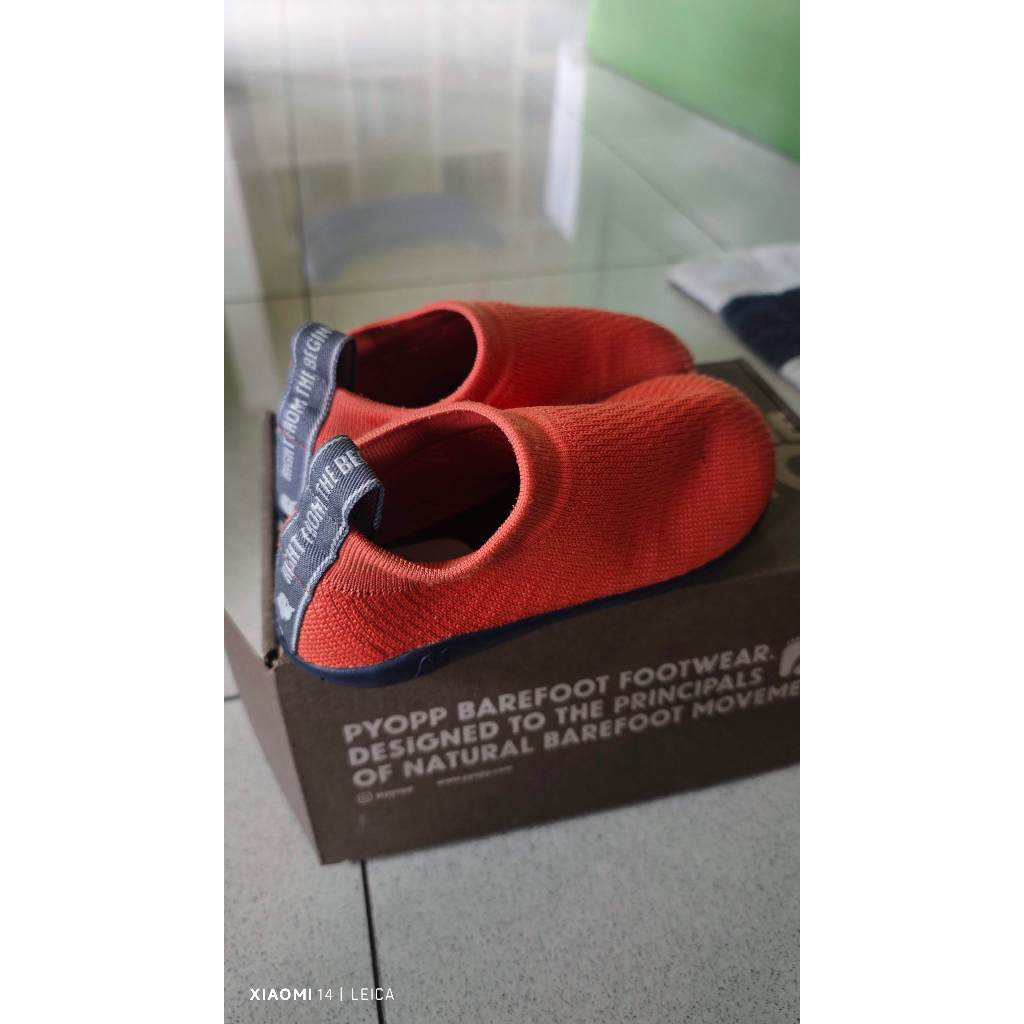 PRELOVED PYOPP SNEAKER GALLOP PERSIMMON ON DARK BLUE