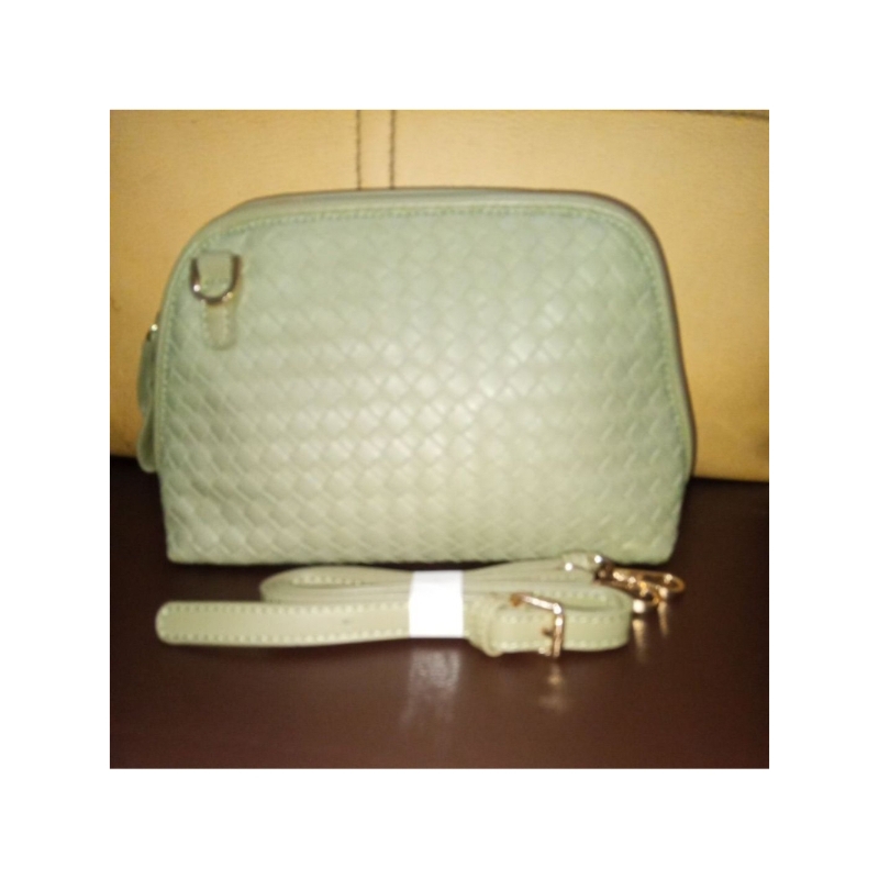 Tas Selempang Anyam