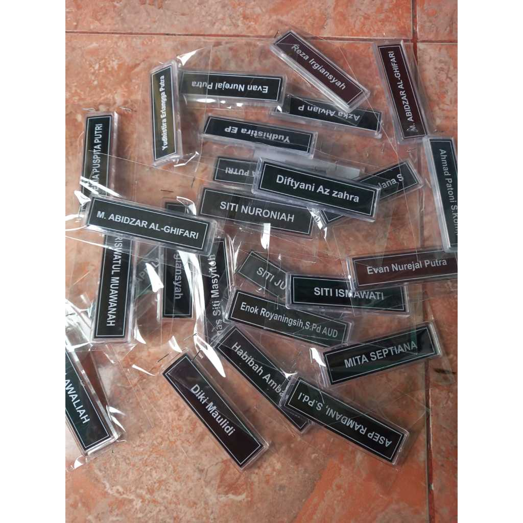 

PAPAN NAMA DADA NAME TAG / PIN NAMA CUSTOM