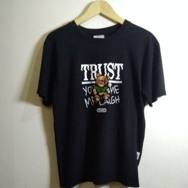 KAOS HITAM-Ambler(MotifTeddy)ukuran Small(P:66LD100)