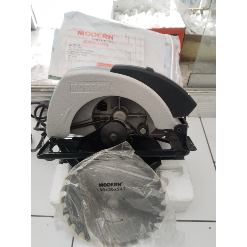 Mesin Potong Kayu modern 2600L