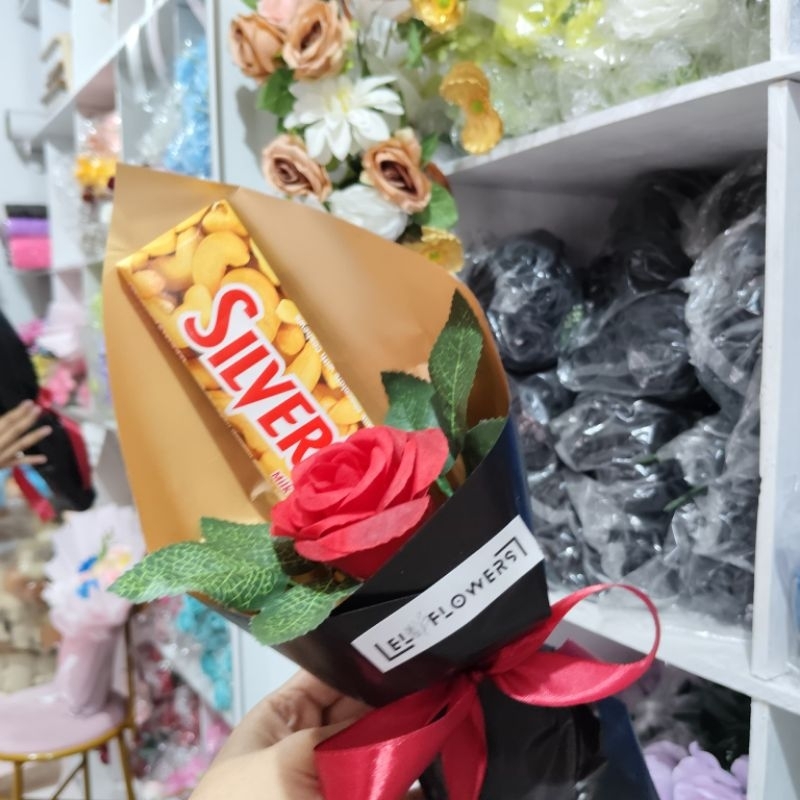 

buket Silverqueen + mawar