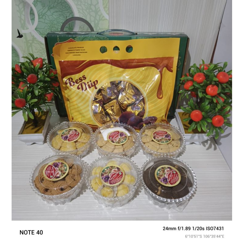 

PAKET KUE KERING LEBARAN PREMIUN ISI 6.TOPLES,BESS DIP CHOKLAT CRISPY BALL BAG ISI 40 PCS