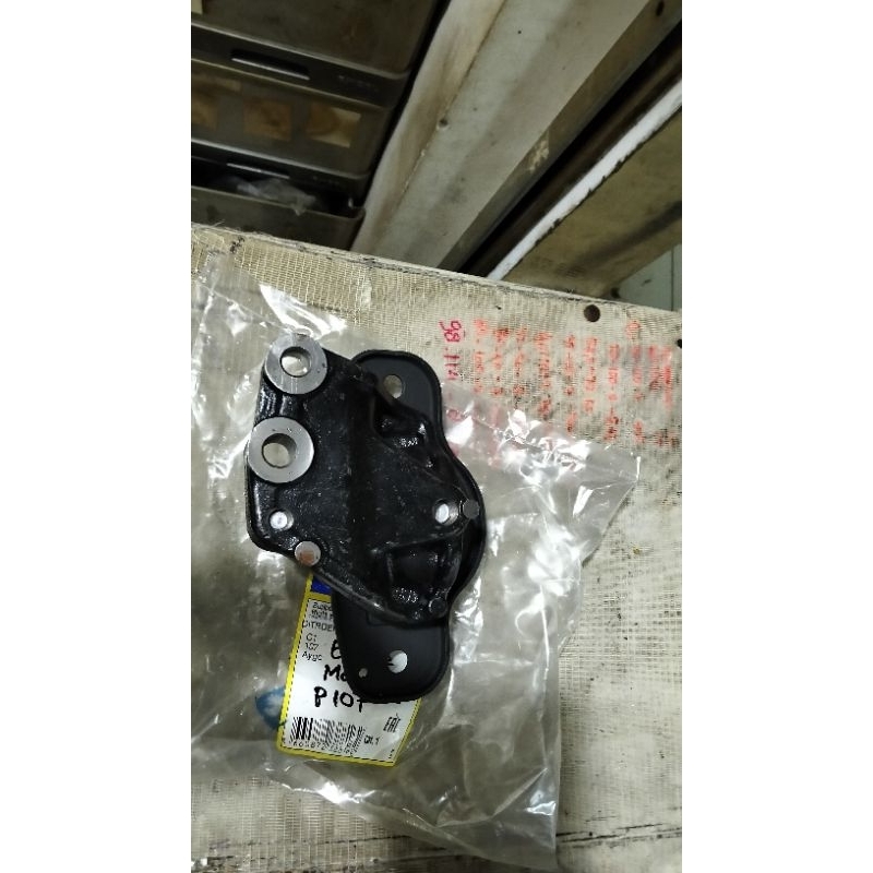 engine mounting kanan Peugeot 107