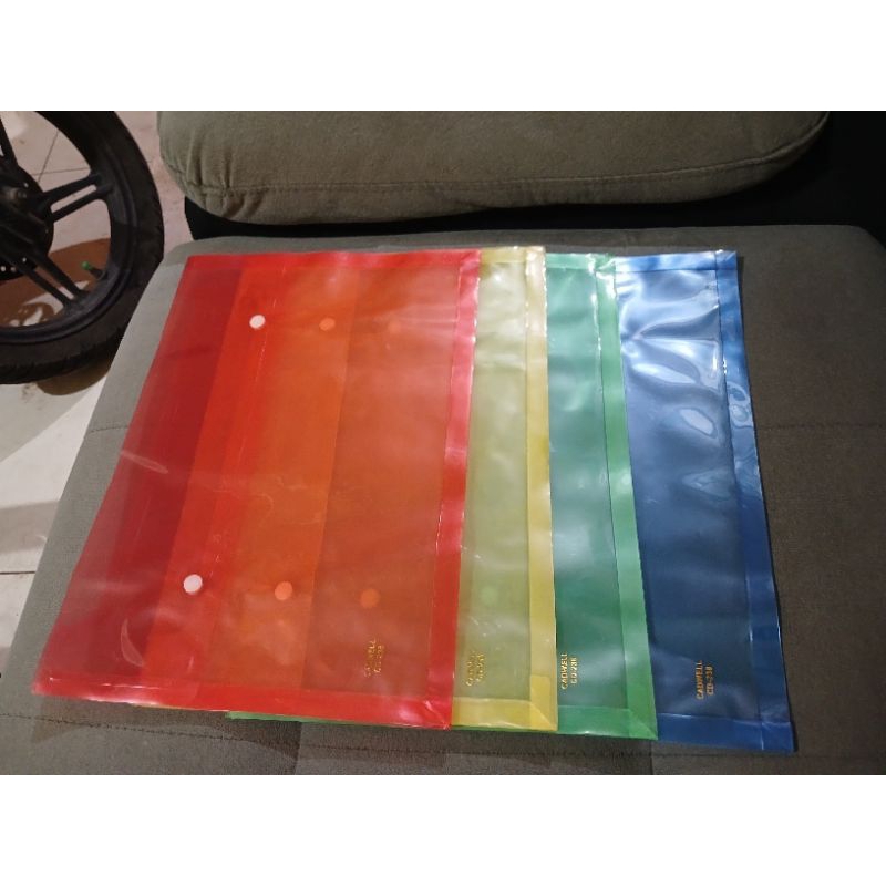 

( Satu lusin)map kancing plastik f4