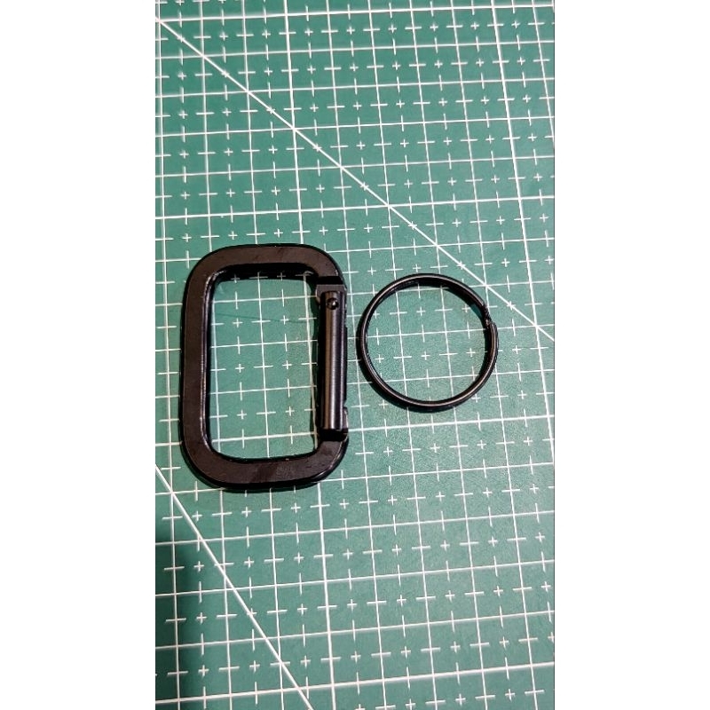carbiner gantungan kotak pancing