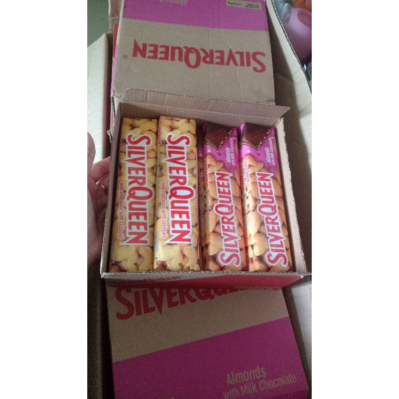 

SILVERQUEEN Almonds dengan Milk Chocolate