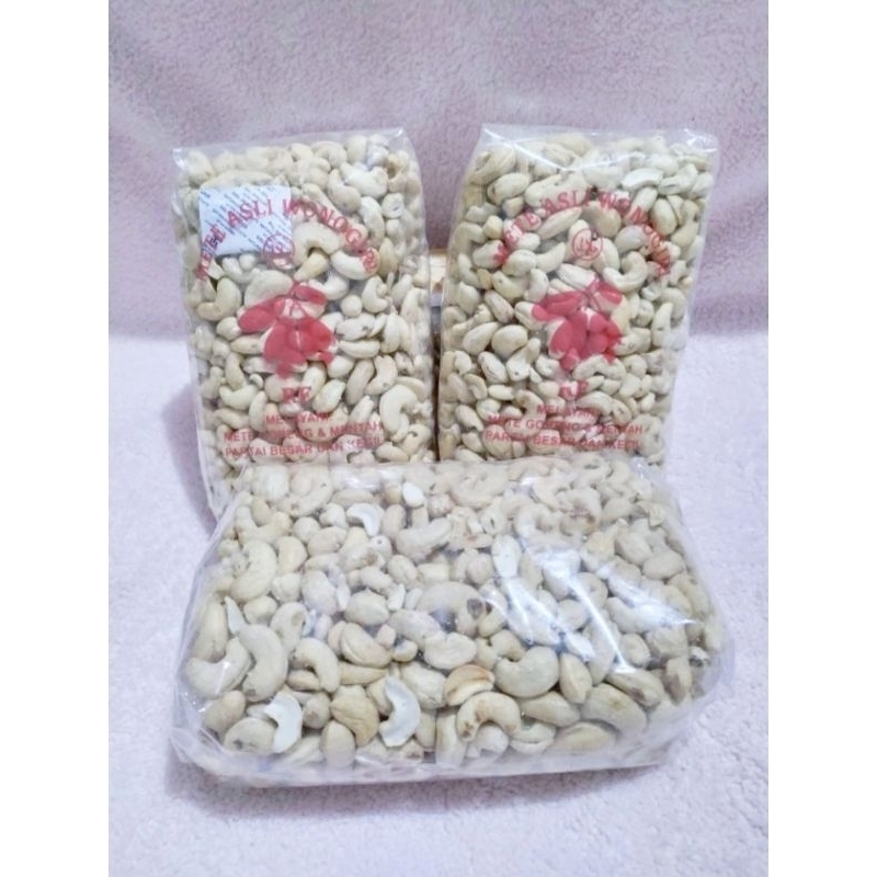 

Kacang Mete Mentah Asli Wonogiri 1Kg / 1000gr / KACANG MEDE MENTAH WONOGIRI / KACANG MENTAH / CEMILAN / MEDE / METE