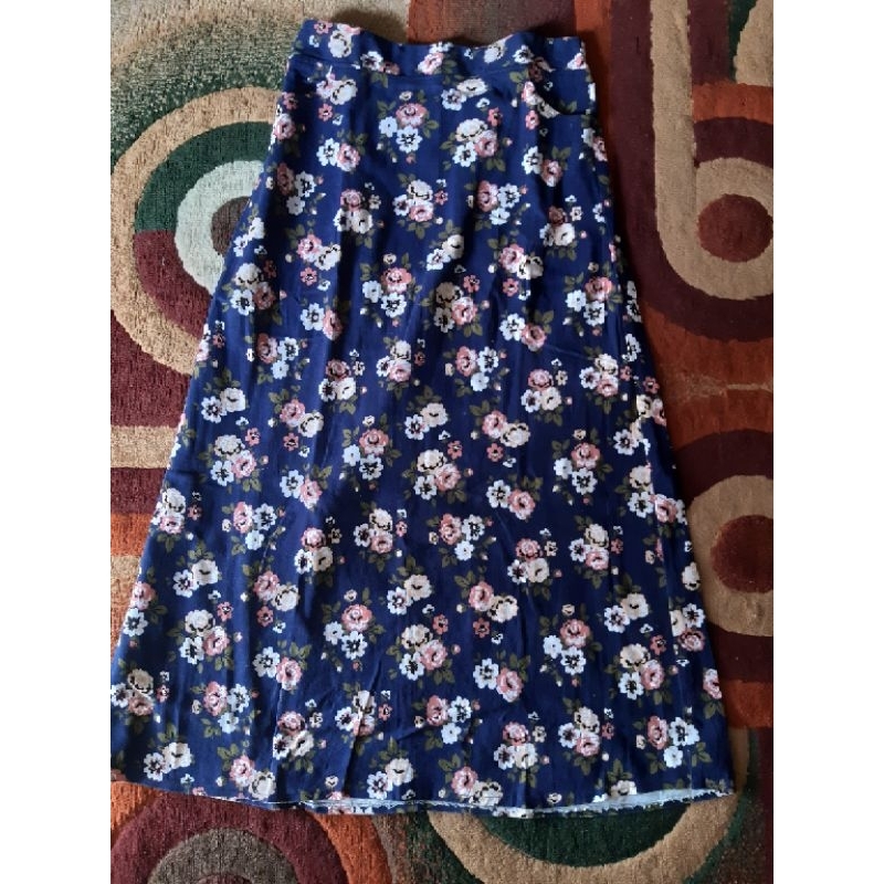 Rok bunga biru dongker preloved