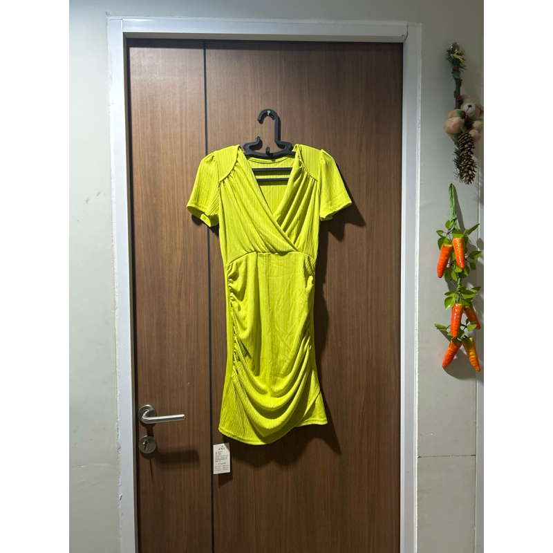 Short dress hijau neon (wanita) Bahan adem