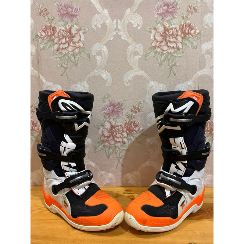 Second like new.  alpinestar tech 7s. Size 39.