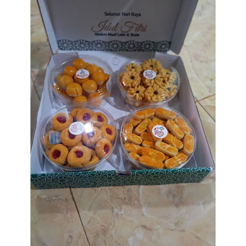 

kue kering 1 paket isi 4 toples kemasan 250gram