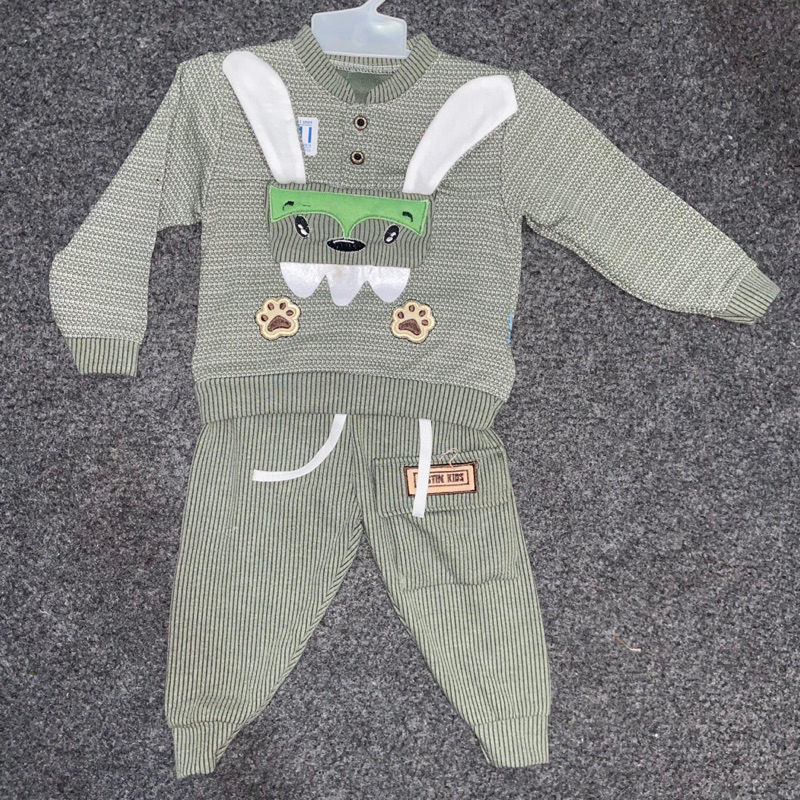 Setelan anak usia 5-9 bulan