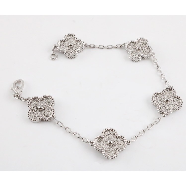 Shine Gelang / Bracelet Diamond Blink Clover Gelang Wanita Unisex Titanium Emas Simple Elegant gelan
