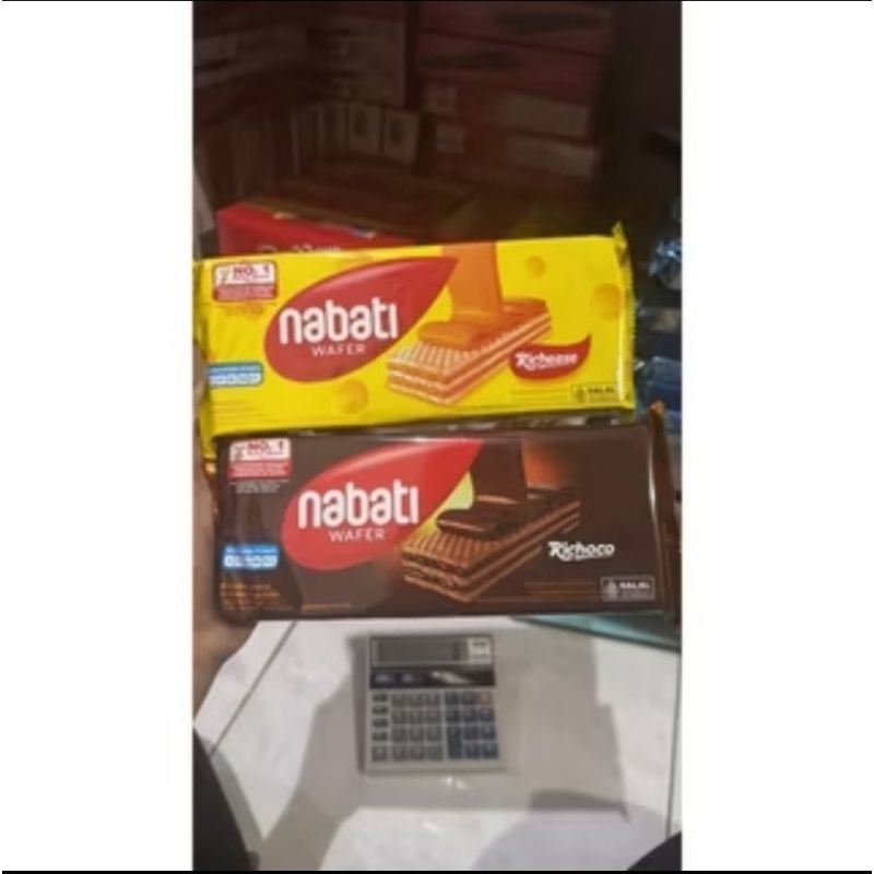 

(1 Karton )Wafer nabati 110gr coklat dan keju isi 24pcs