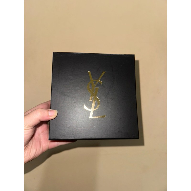 

BOX YSL ( penutupnya magnet ) - ORI