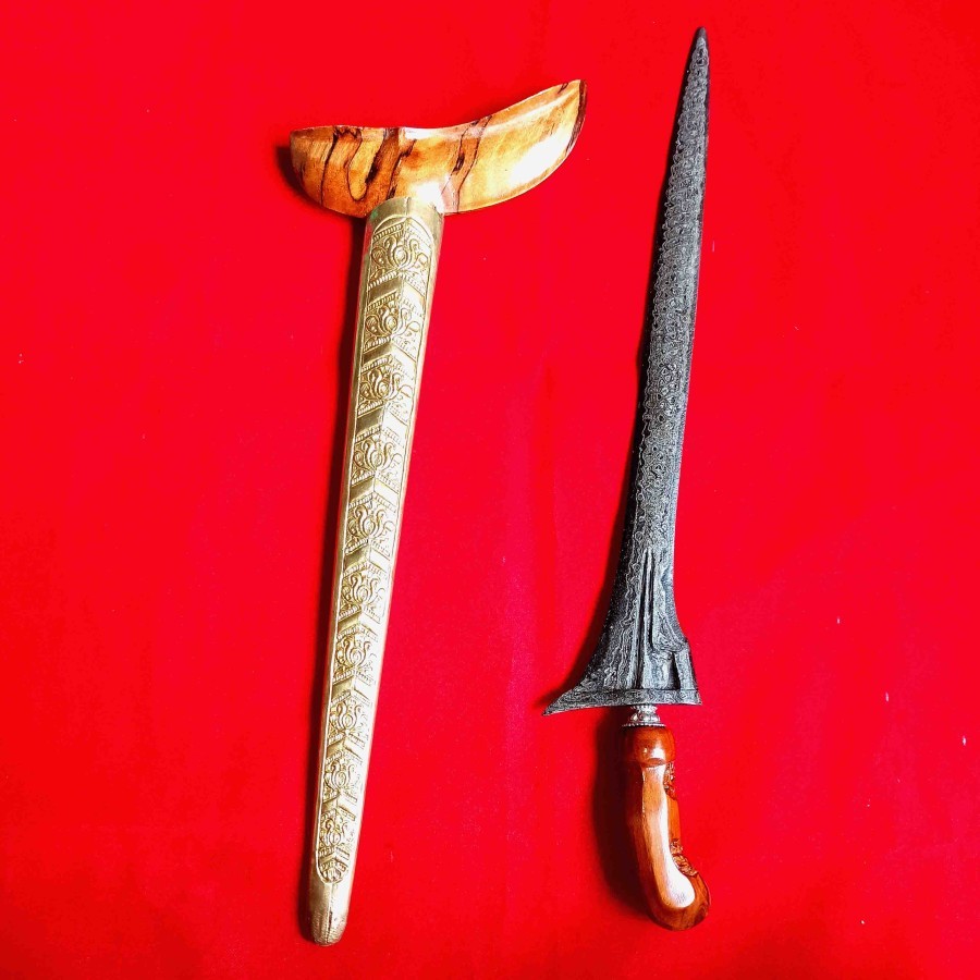 Koleksi Keris Jalak Sangu Tumpeng Pamor Mrutu Sewu Warangka Wulan Tumanggak Kayu Jati