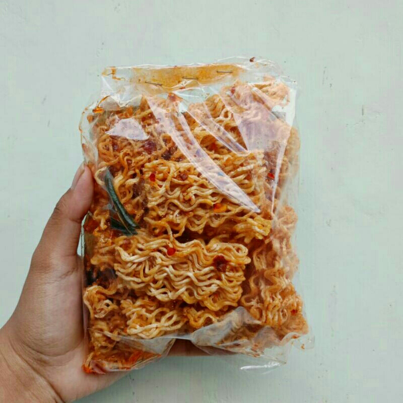 

Mie pedas gurih rasa daun jeruk oleh oleh mie kriuk mie kering