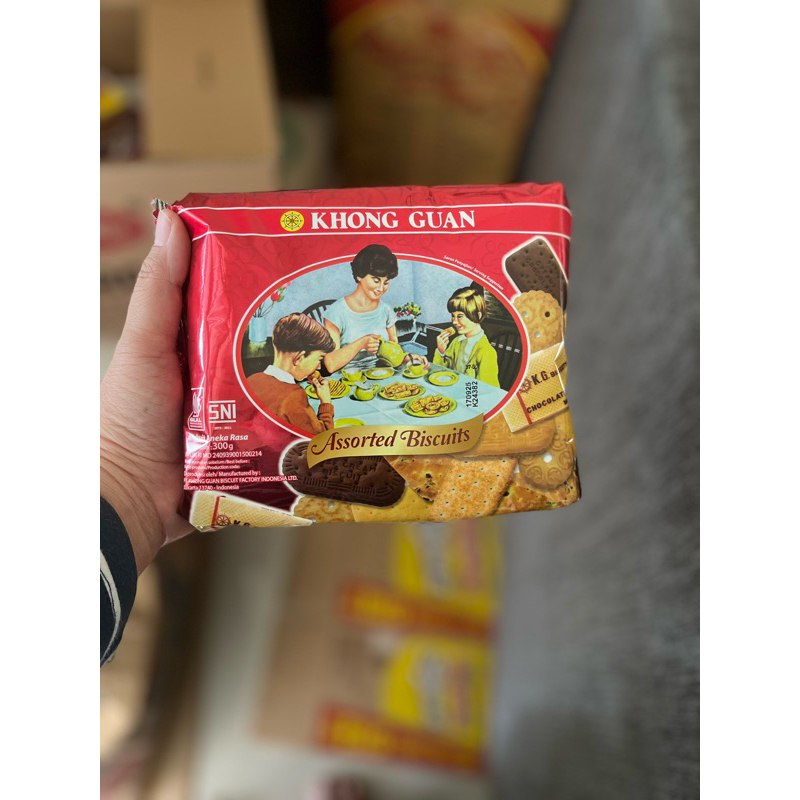 

Biskuit Khong Guan Assorted Biskuit 300gr