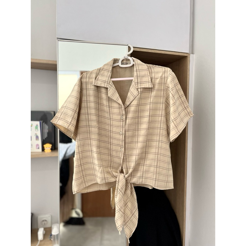 Shirt Crop Knot / Kemeja Crop / Shirt Crop Top / Kemeja Kotak-Kotak / Outfit Yearbook
