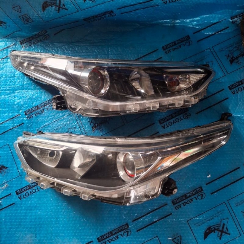 HEADLAMP LAMPU DEPAN MOBIL TOYOTA YARIS TRD 2018 2019 2020 ORIGINAL SEPASANG