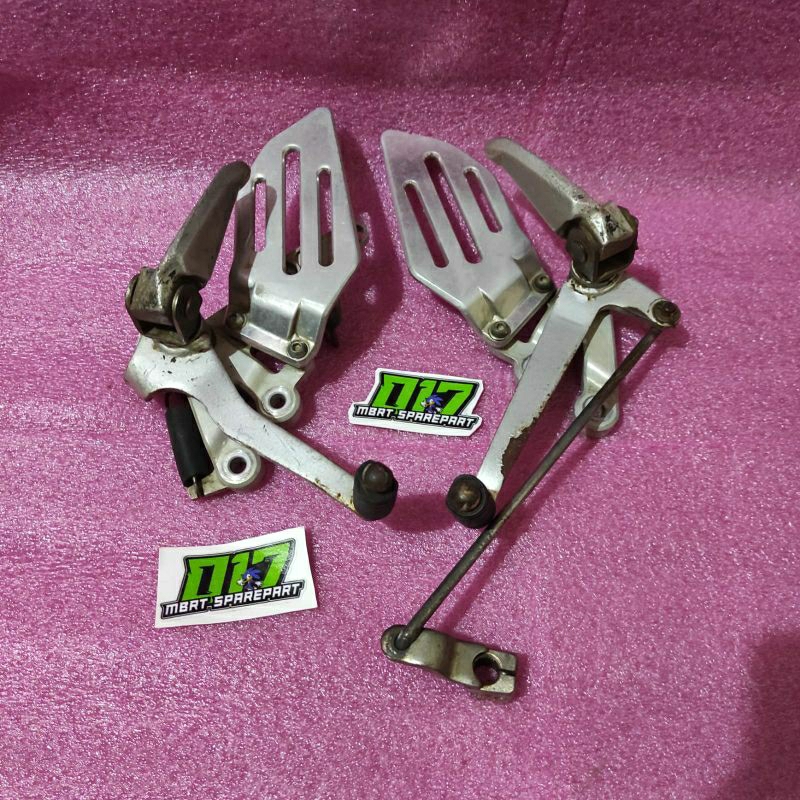 Footstep Step Depan Yamaha R15 V2 Original