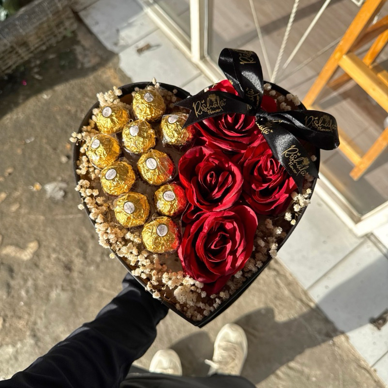 

Bloombox love Coklat mawar premium | birthdaygift | hadiah ulang tahun | hadiah valentine | Anniversary