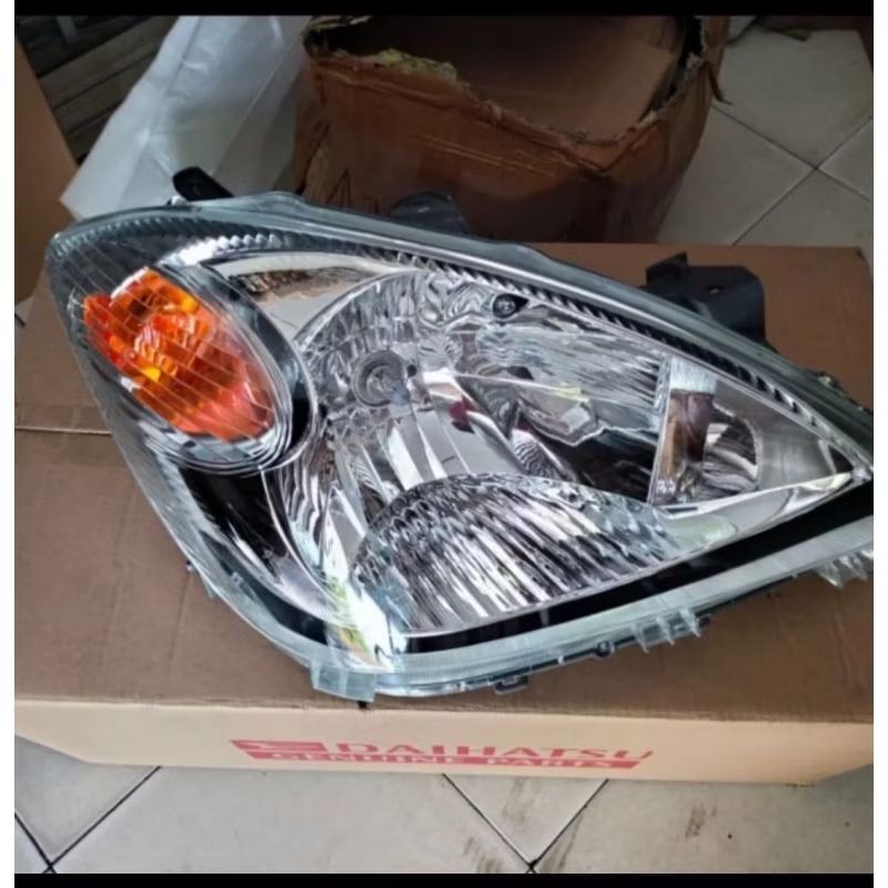Headlamp Lampu depan avanza vvti / xenia lama original daihatsu