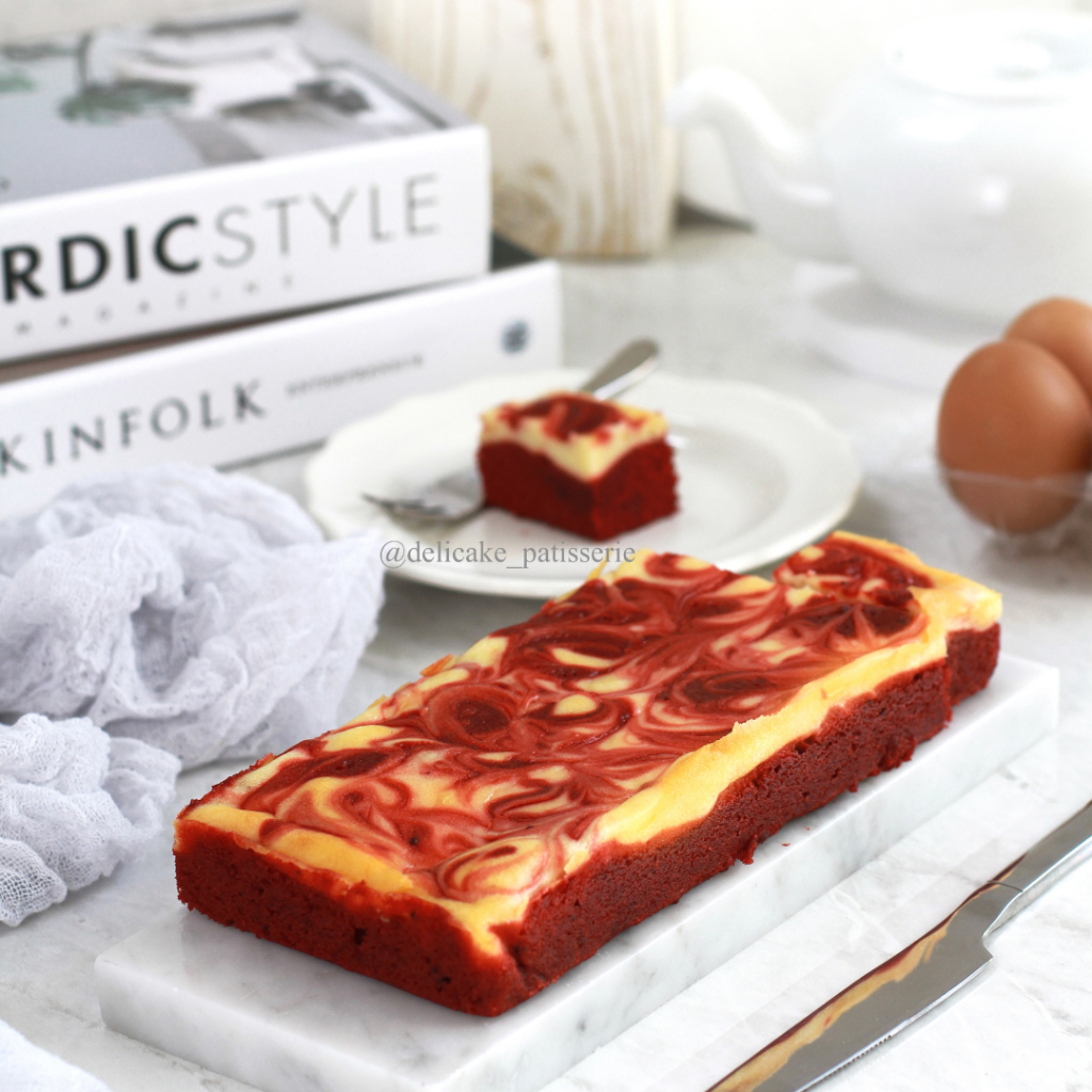 

Red Velvet Cream Cheese Brownies uk. 22 x 11