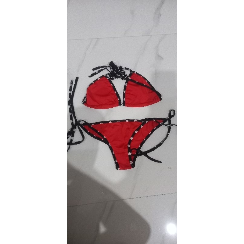 Pakaian dalam seksi bikini