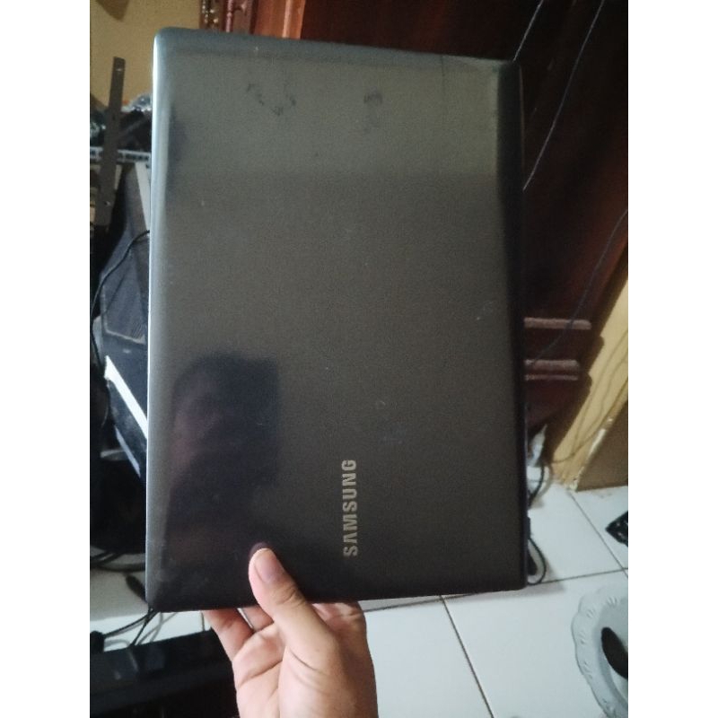 frame lcd laptop Samsung 355v ori