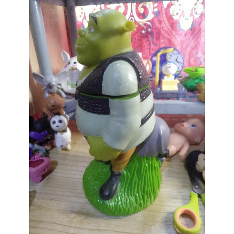 trumbler shrek dan tas coper mainan dan mnm second/bekas  minus telinga dan sedutan