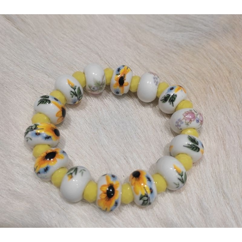 Gelang batu motif bunga kombinasi kristal, tali karet