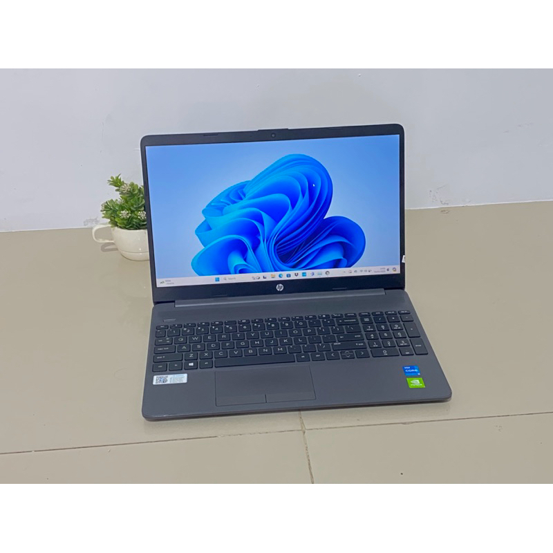 laptop desain n game Hp 250 g8 Intel core i5 1135g7 Intel iris xe graphics Nvidia geforce mx350 Ram 