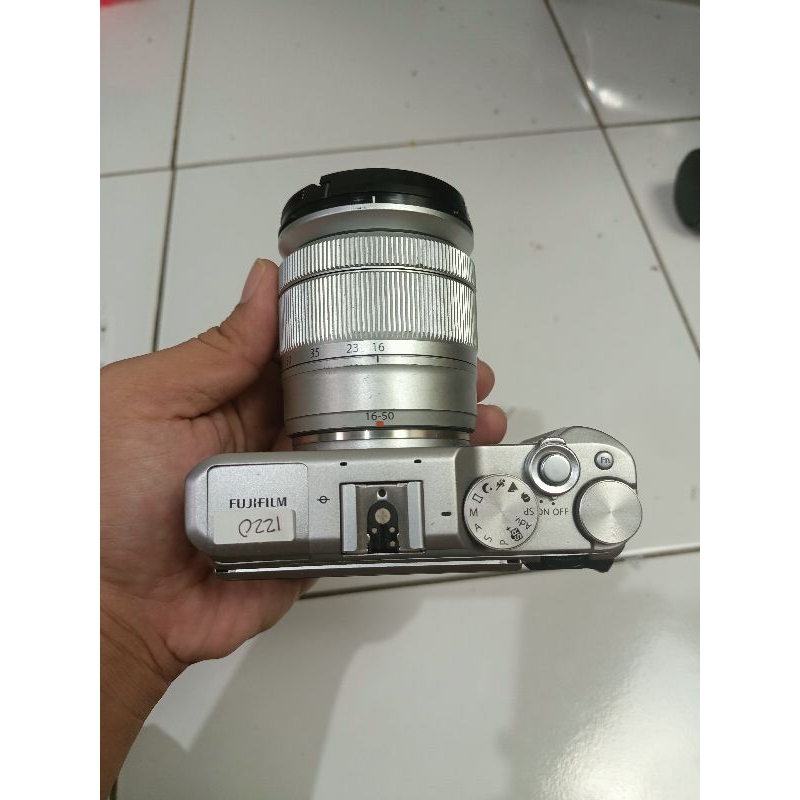 Camera second Fuji film XA 5