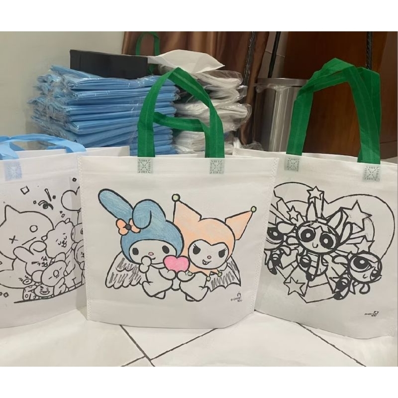 

Goodie Bag Tas Mewarnai Spunbond 33×35×8 Landscape Lukis Suvenir Untuk Lomba Hadiah Model dan Ukuran Terbaru