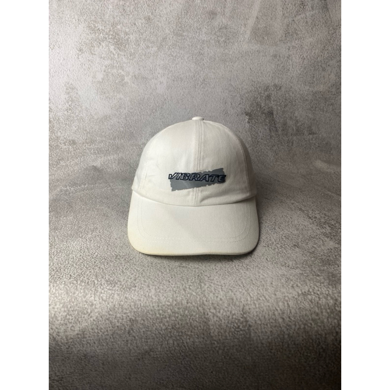 Topi Vibrate reflectiv simple white