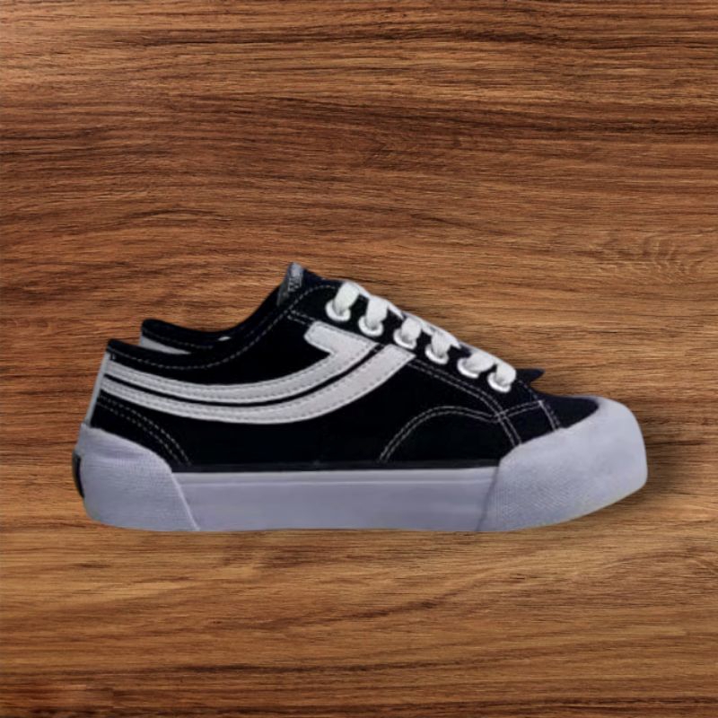 SEPATU CASUAL DISTRO JONSHON BNIB