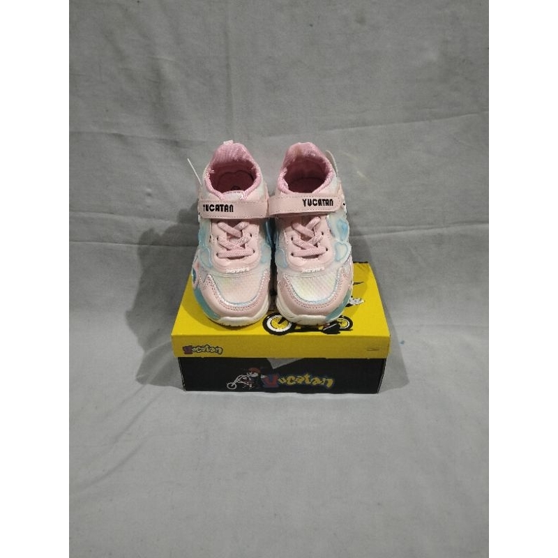 Sepatu anak perempuan nyala/LED karakter Kurumi YUCATAN URR  1135