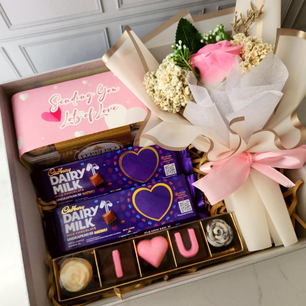 

Hampers Valentine Kado Coklat Valentine untuk Cewe Pacar Vals Day Cewek Cowok Sweet Heart by Soogan