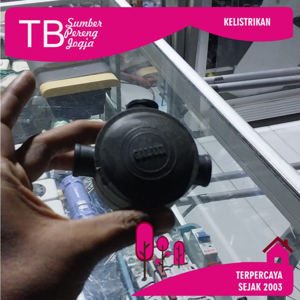 T Dus Listrik Bulat Cabang Tiga Hitam