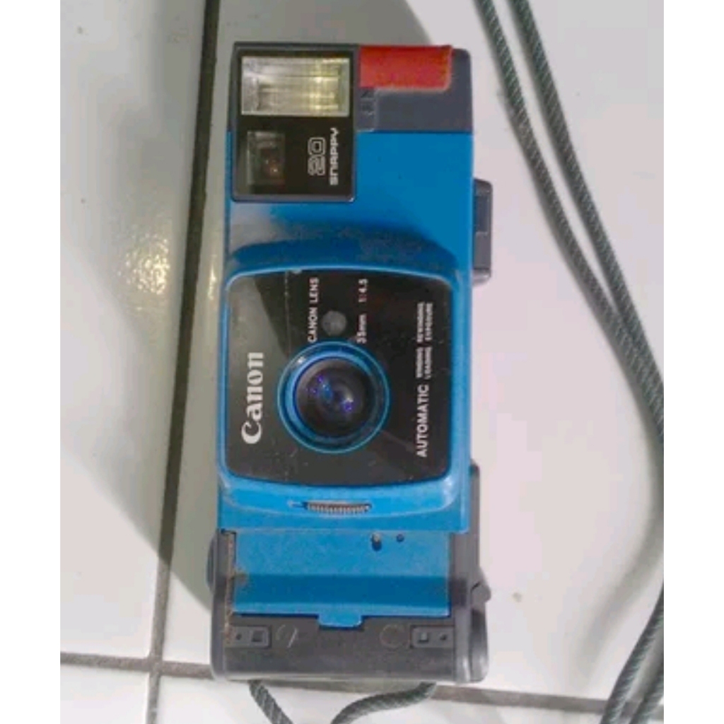 pocket Canon automatic 20 snappy