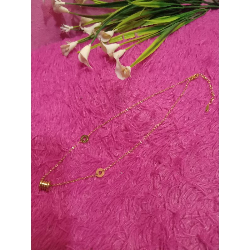 kalung emas titanium liontin bulat