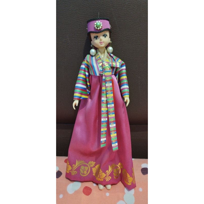 Boneka tradisional Korea,boneka wanita Korea memakai Hanbok