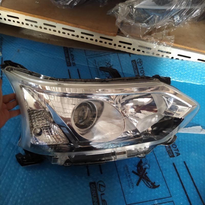 Headlamp lampu depan Toyota Avanza Veloz 2016 2017 ORIGINAL