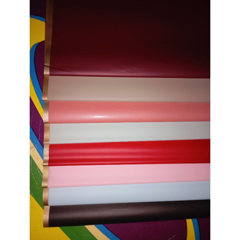 

Kertas Buket Cellophane Line Emas